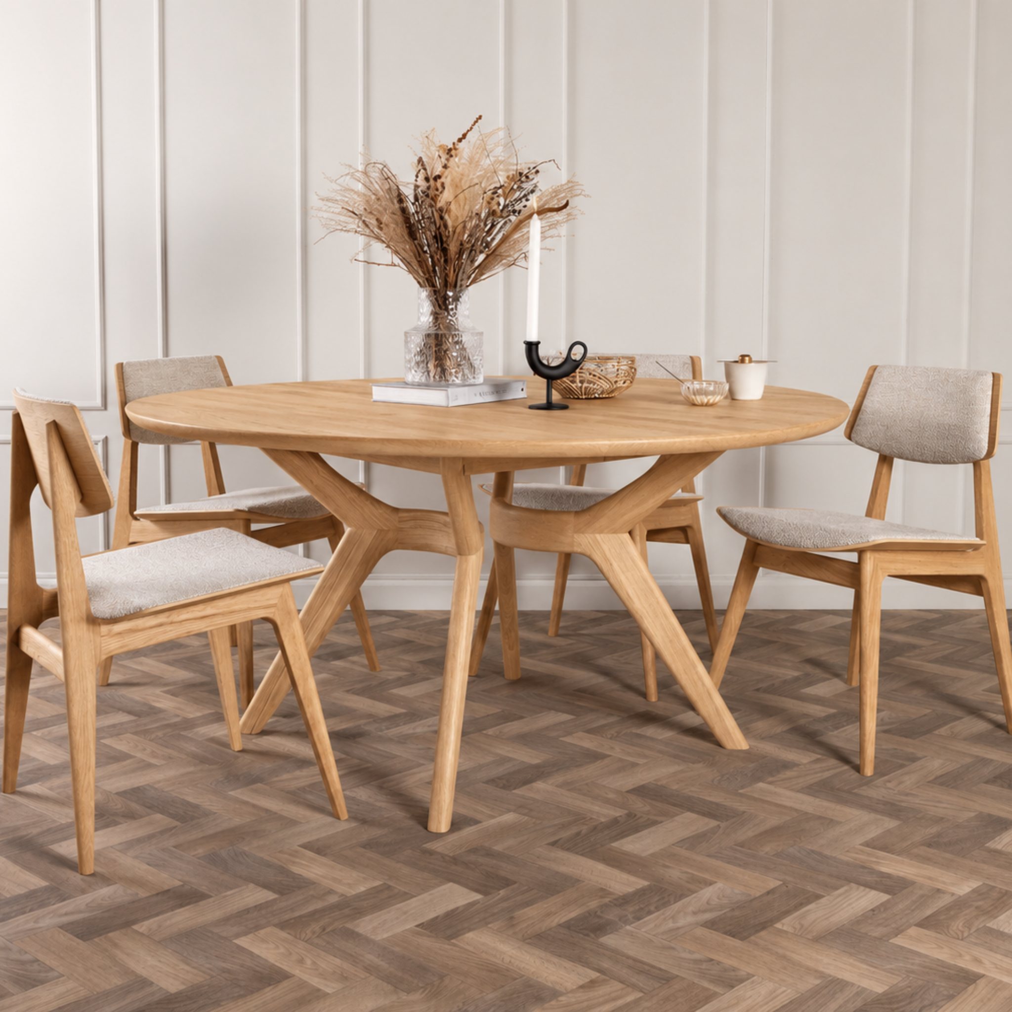 DEMO MODEL - Kristensen Amelia rundt spisebord massiv eg - AFHENTNINGSTILBUD