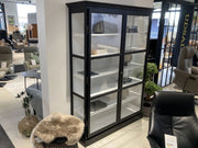 DEMO MODEL - Lindebjerg Design Classic V2 vitrineskab - AFHENTNINGSTILBUD