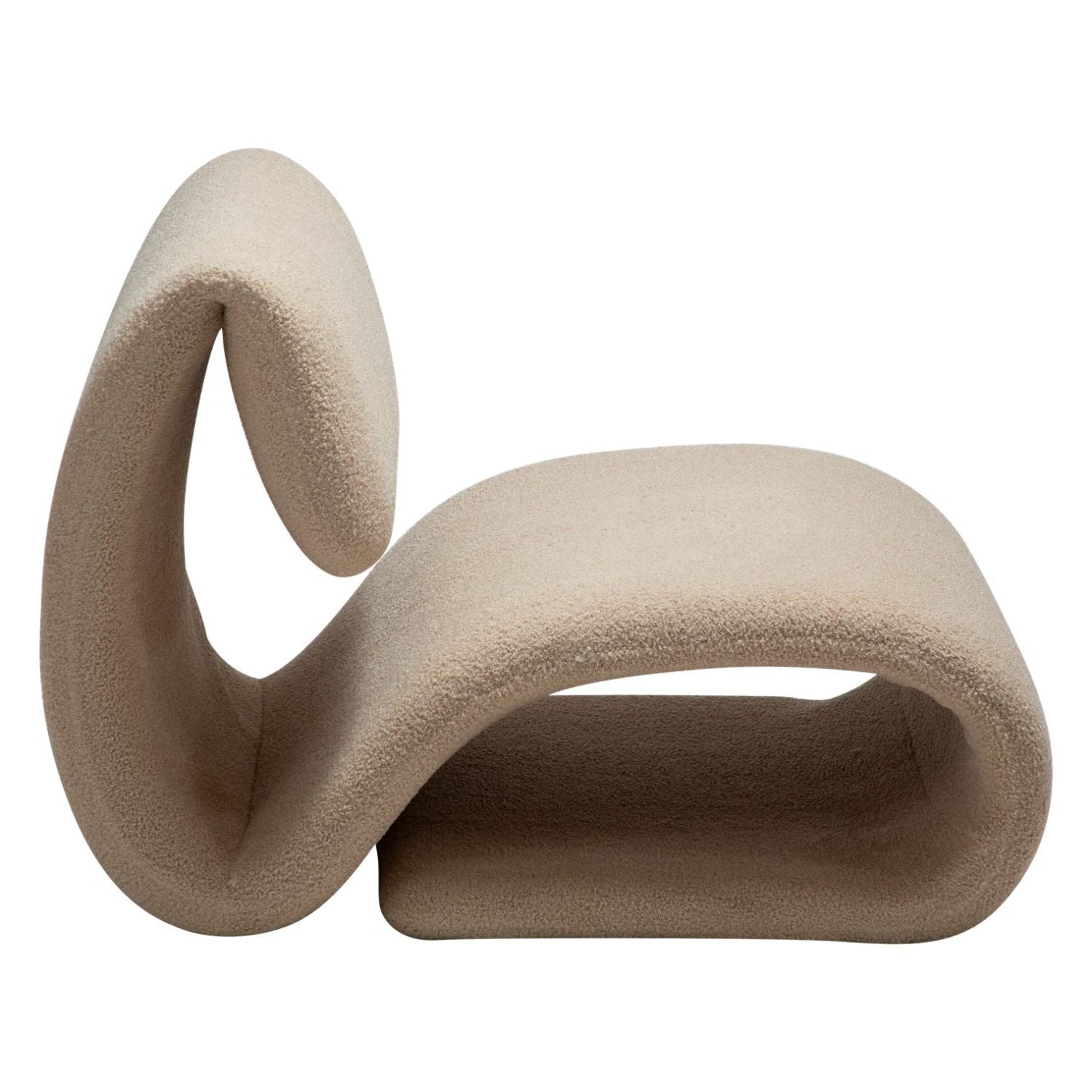 Dan-Form Dubna loungestol – Frosted Almond bouclé, fra siden