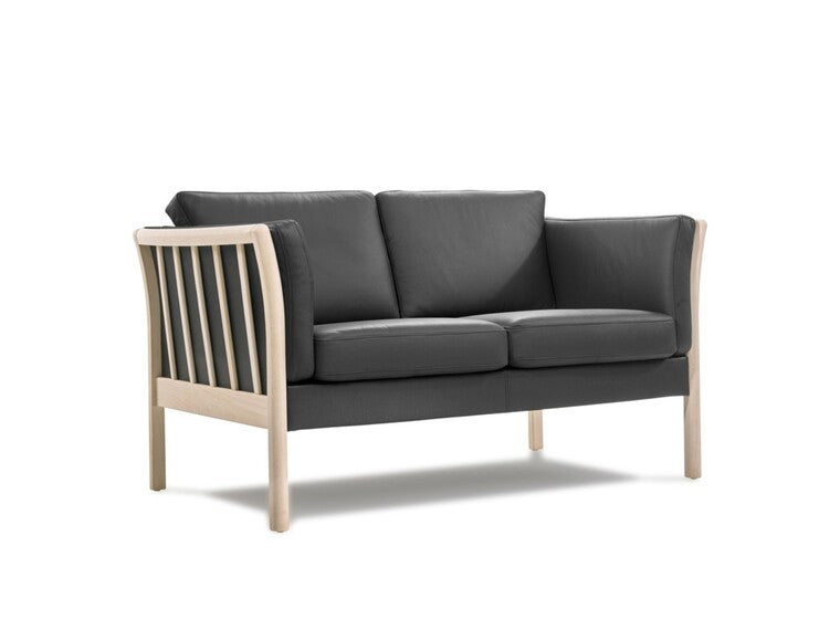 Torup K 135 3+2 pers. sofa - sæbebehandlet bøg - sort Iowa læder