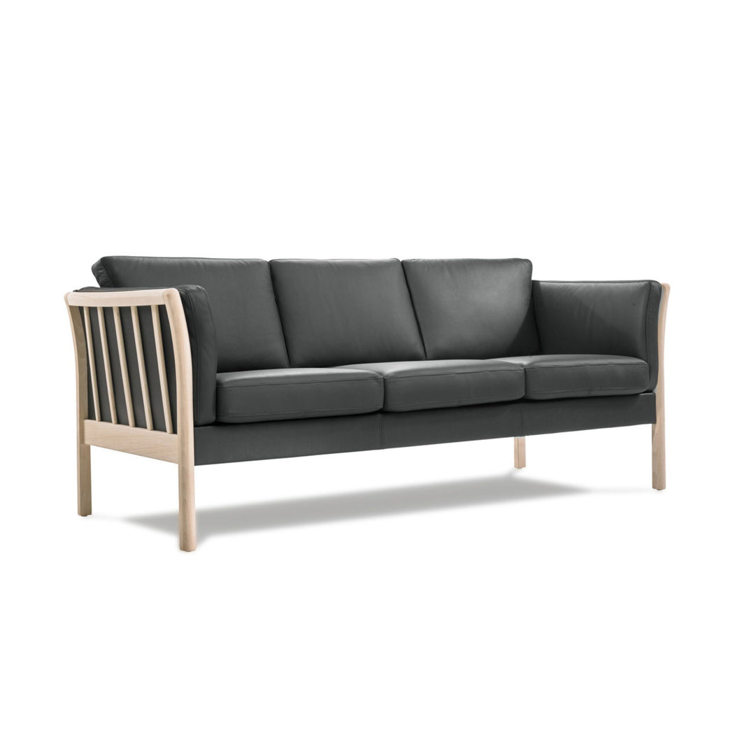 Kragelund Torup K135 3 pers. sofa i sort okselæder med tremmegavle i træ
