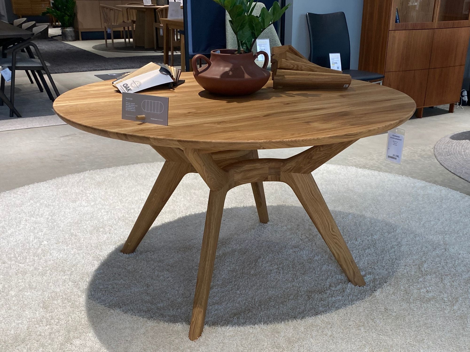 DEMO MODEL - Kristensen Amelia rundt spisebord - AFHENTNINGSTILBUD