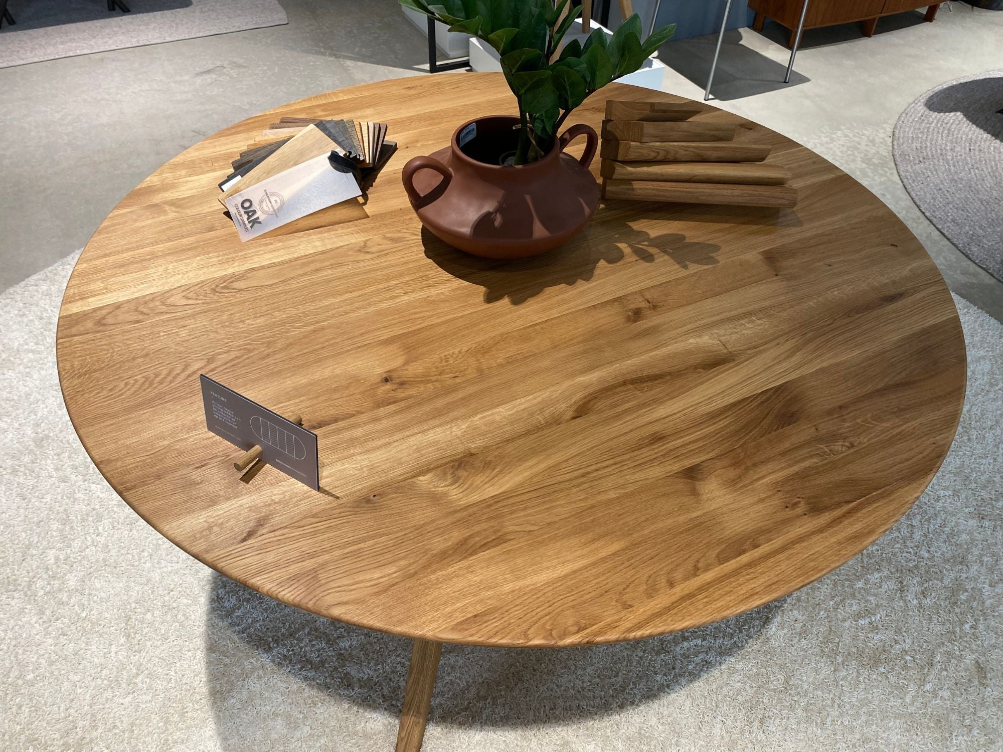 DEMO MODEL - Kristensen Amelia rundt spisebord - AFHENTNINGSTILBUD