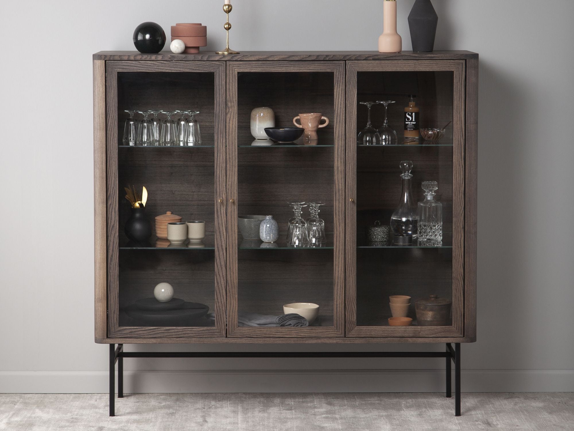 Velvet vitrine