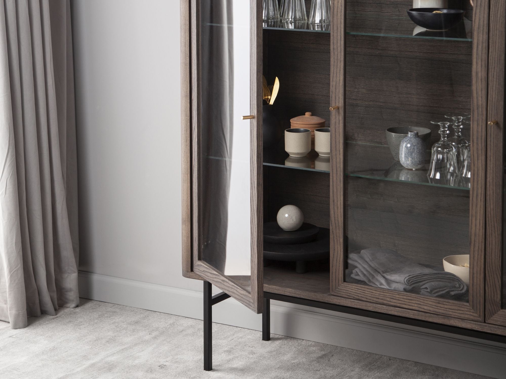 Velvet vitrine