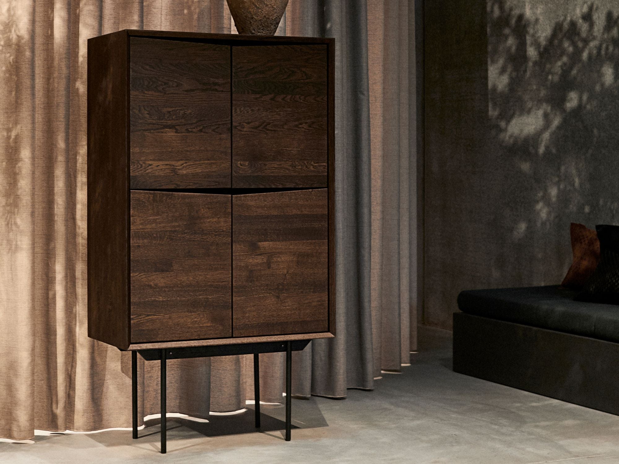 Wing highboard