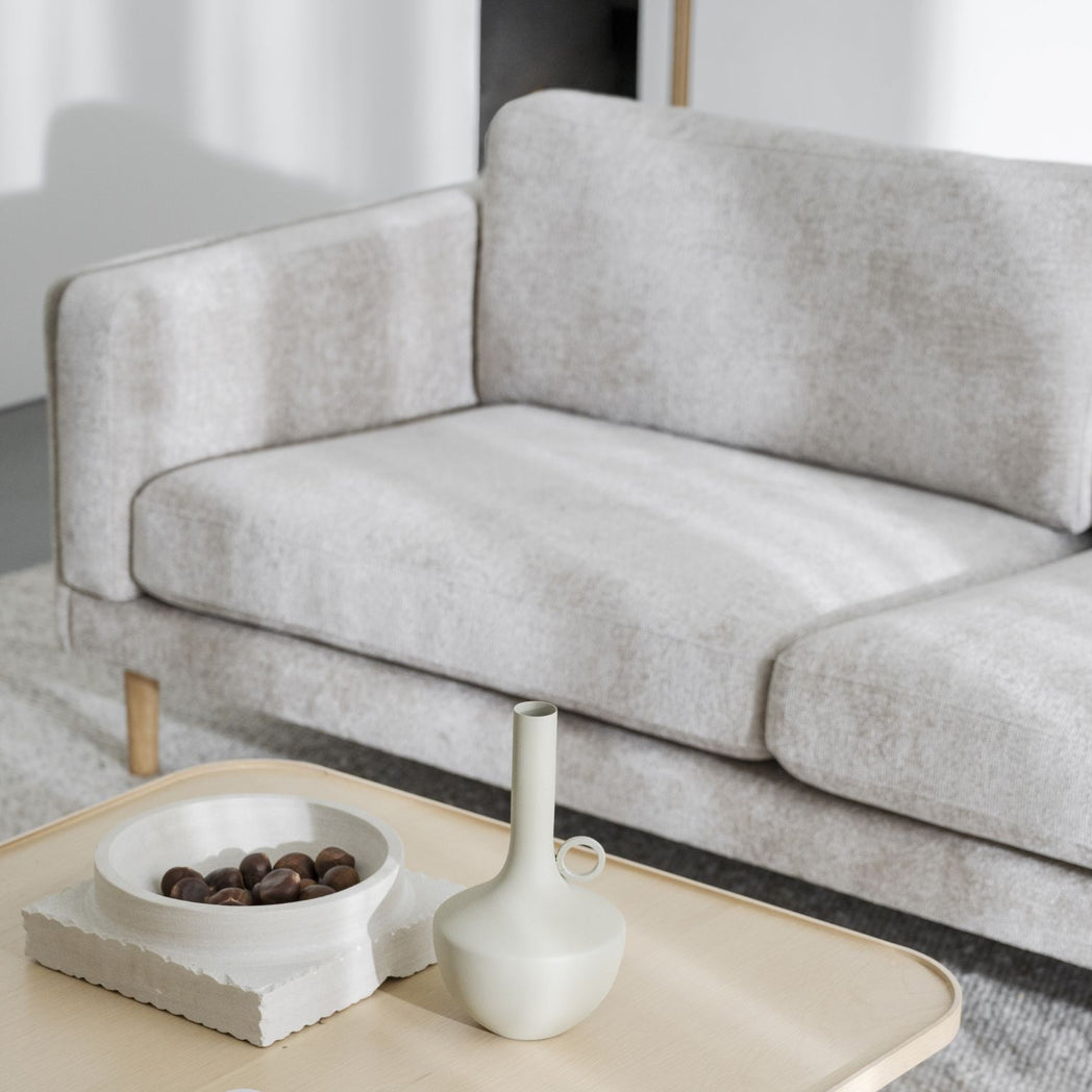 Rowico Braden 3 pers. sofa i lys beige stof og lakeret eg