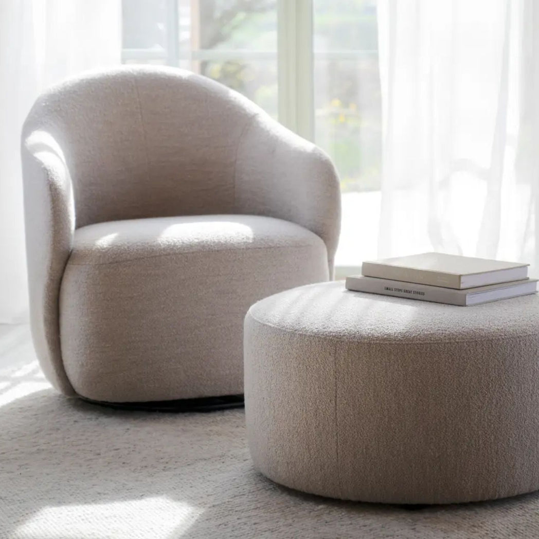 Rowico Chapeltown loungestol i lys beige stof