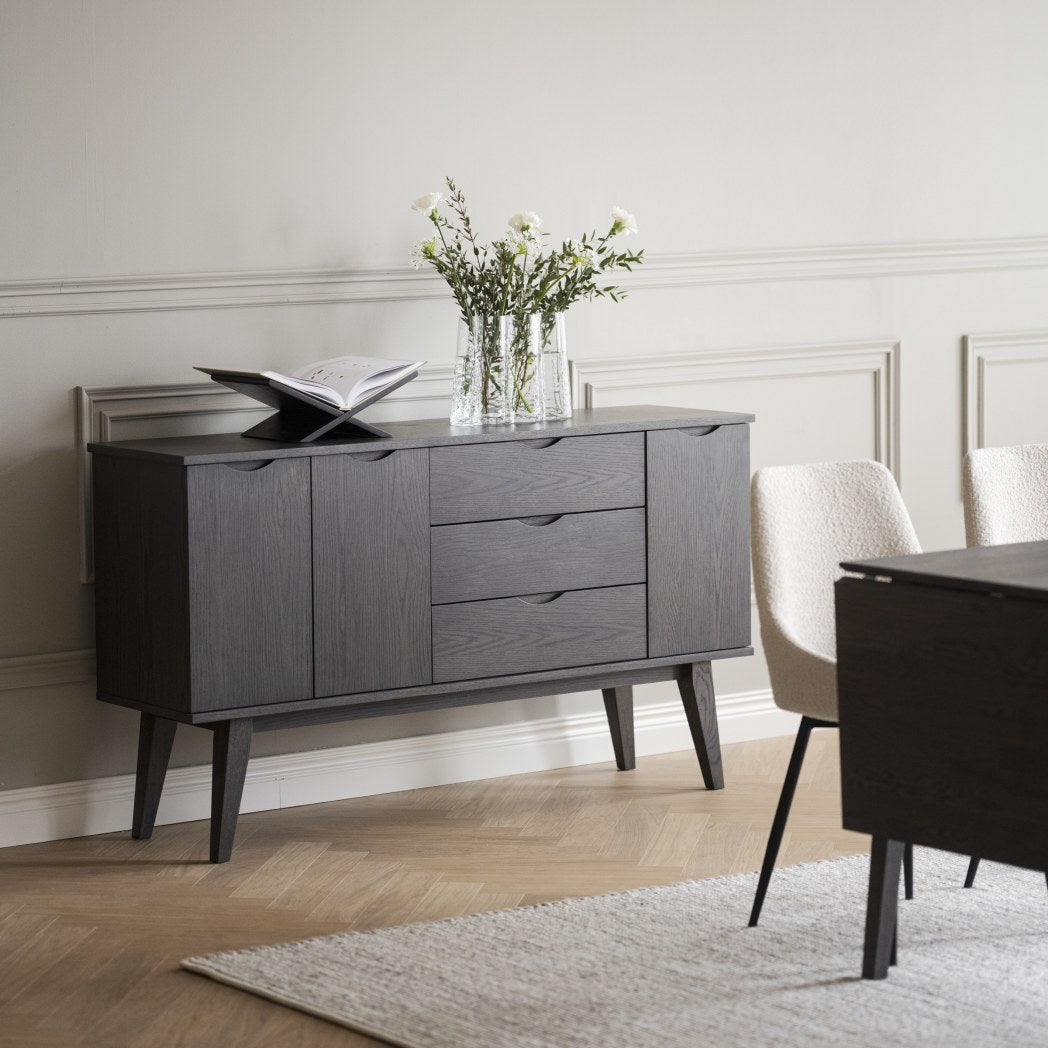 Rowico Filippa skænk B150 cm i brunlakeret eg