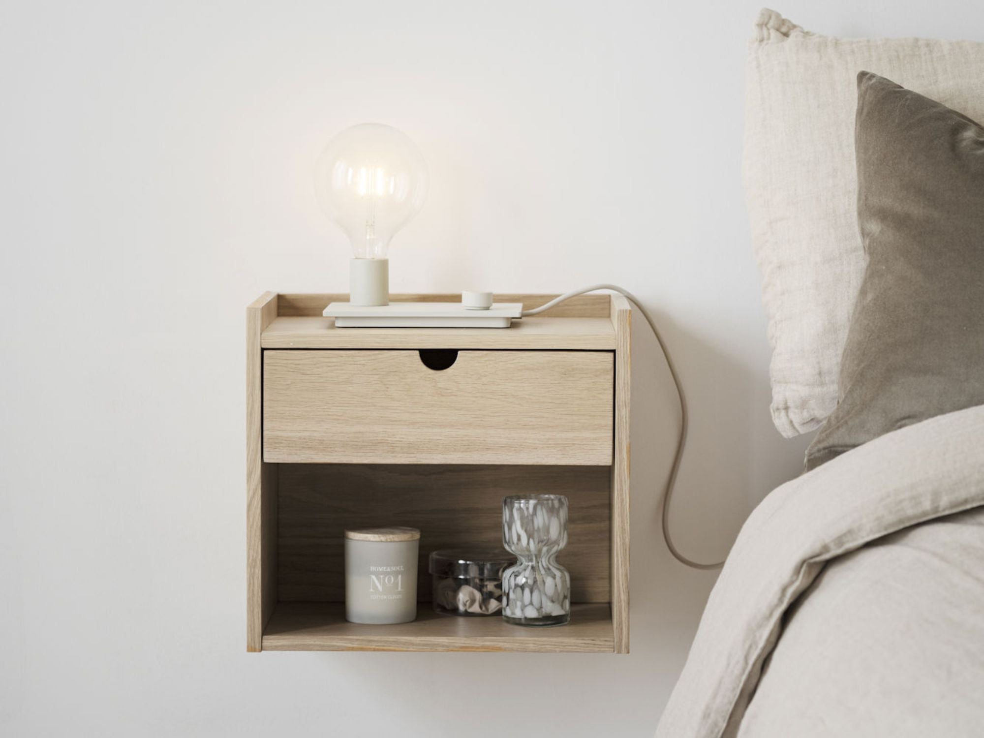 Hillmond vægskab/sengebord