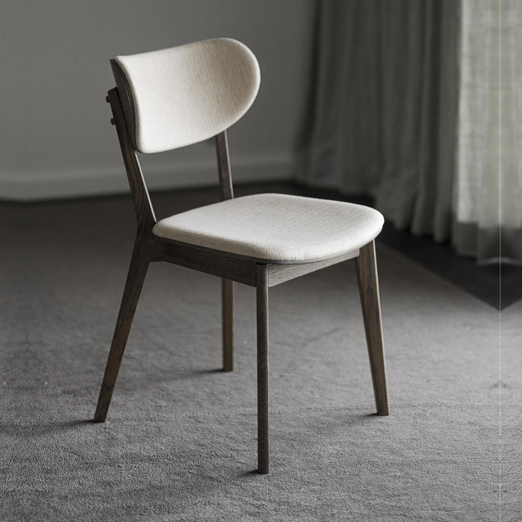Rowico Kato spisebordsstol i brunlakeret eg med beige stof