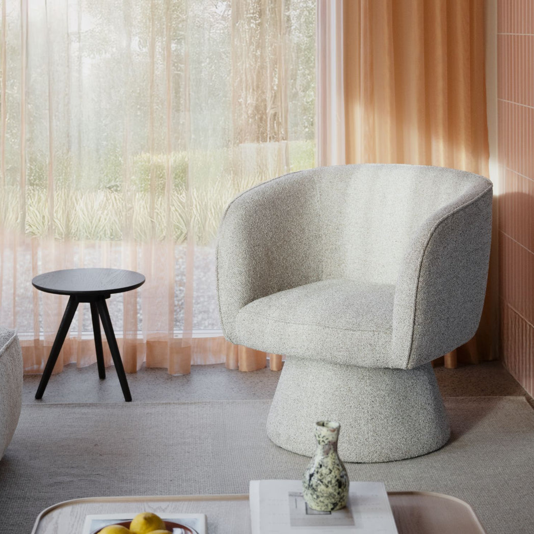 Rowico Shoreham loungestol i beige stof med drejefunktion