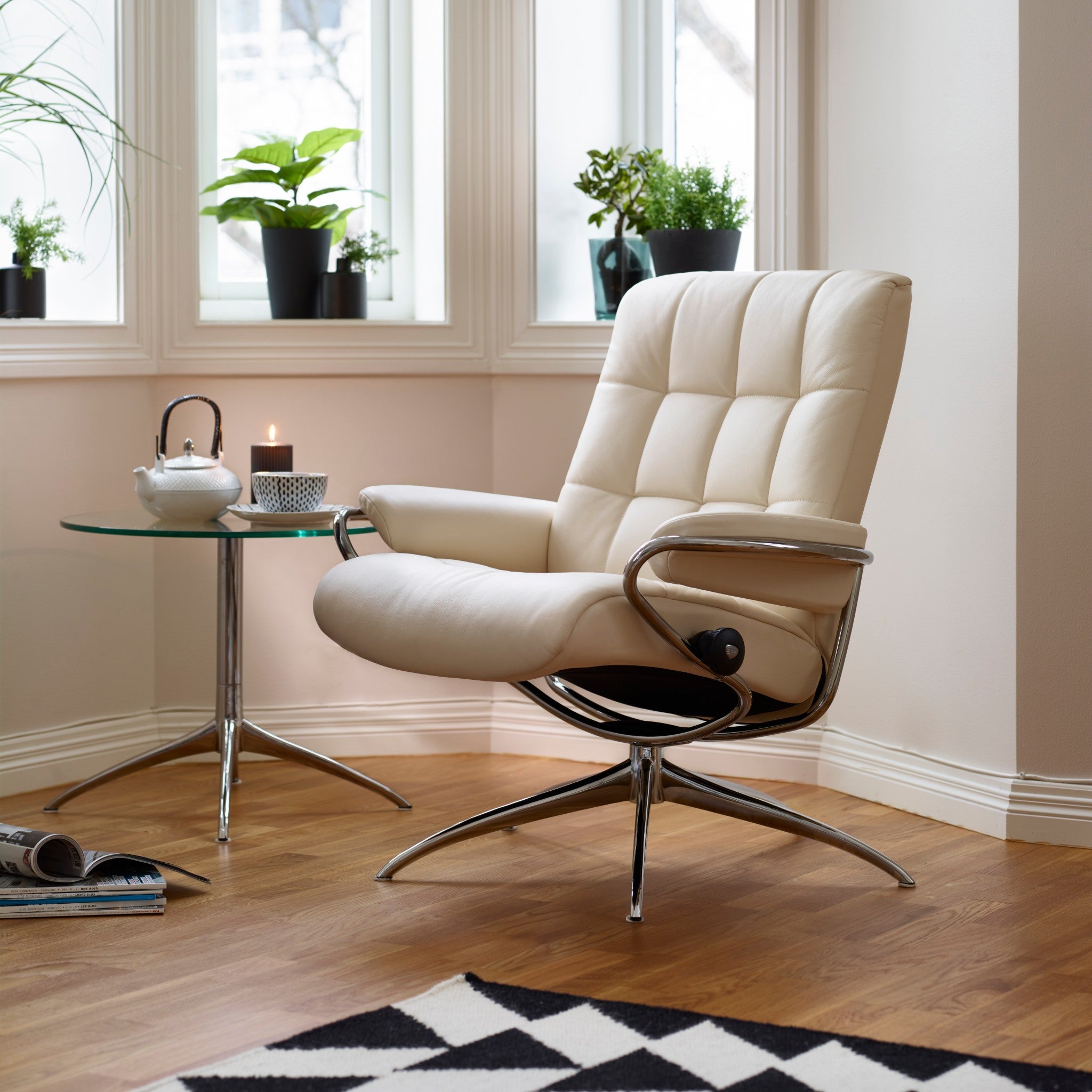 Stressless London Starbase lænestol lav ryg i Paloma Vanilla med chrome stel