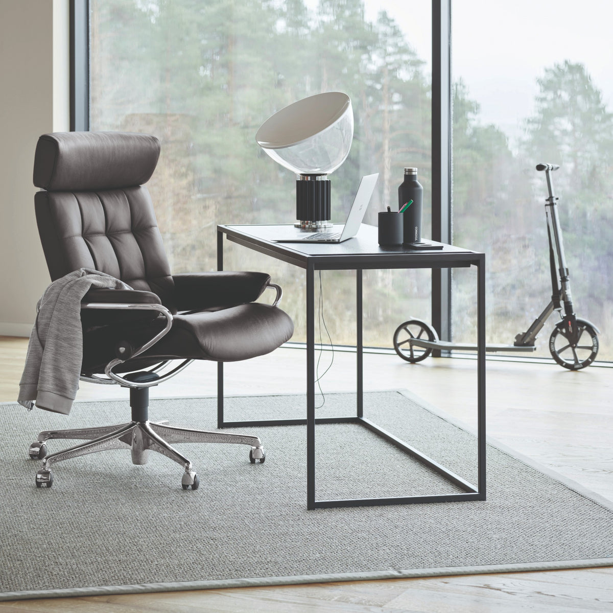 Stressless London kontorstol høj ryg i Paloma Black med chrome stel