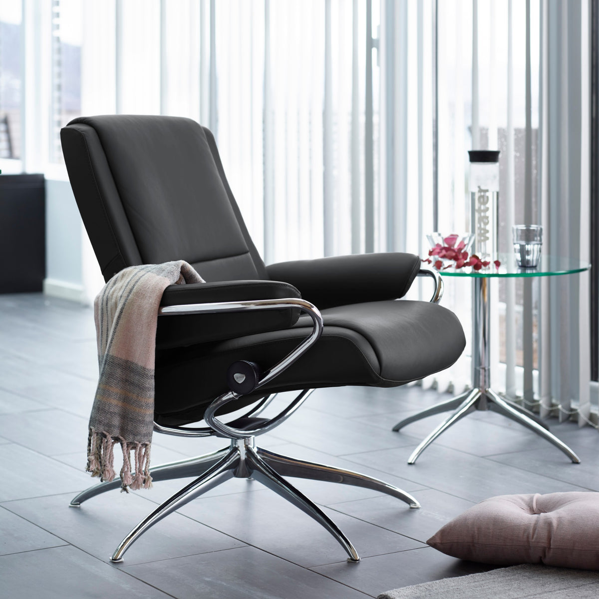 Stressless Paris Starbase lænestol lav ryg i Paloma Black med chrome stel