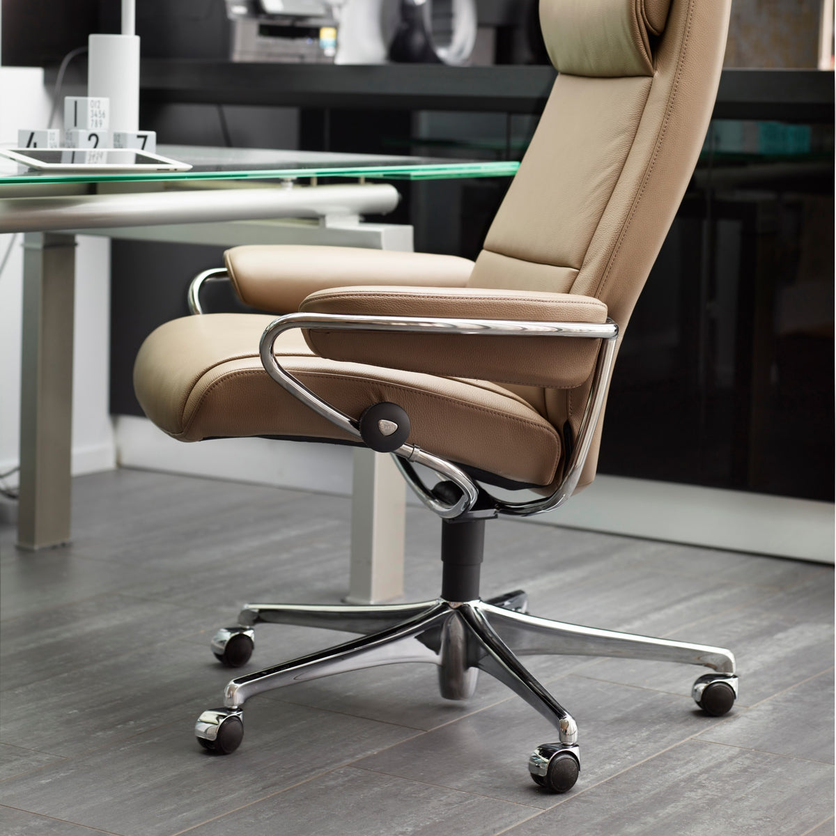 Stressless Paris kontorstol høj ryg i Paloma Funghi med chrome stel