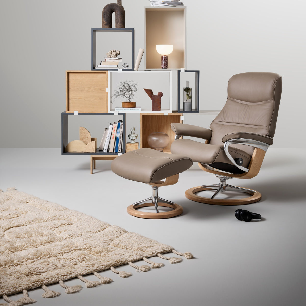 Stressless Philip Signature lænestol med skammel i Paloma Dark Mushroom