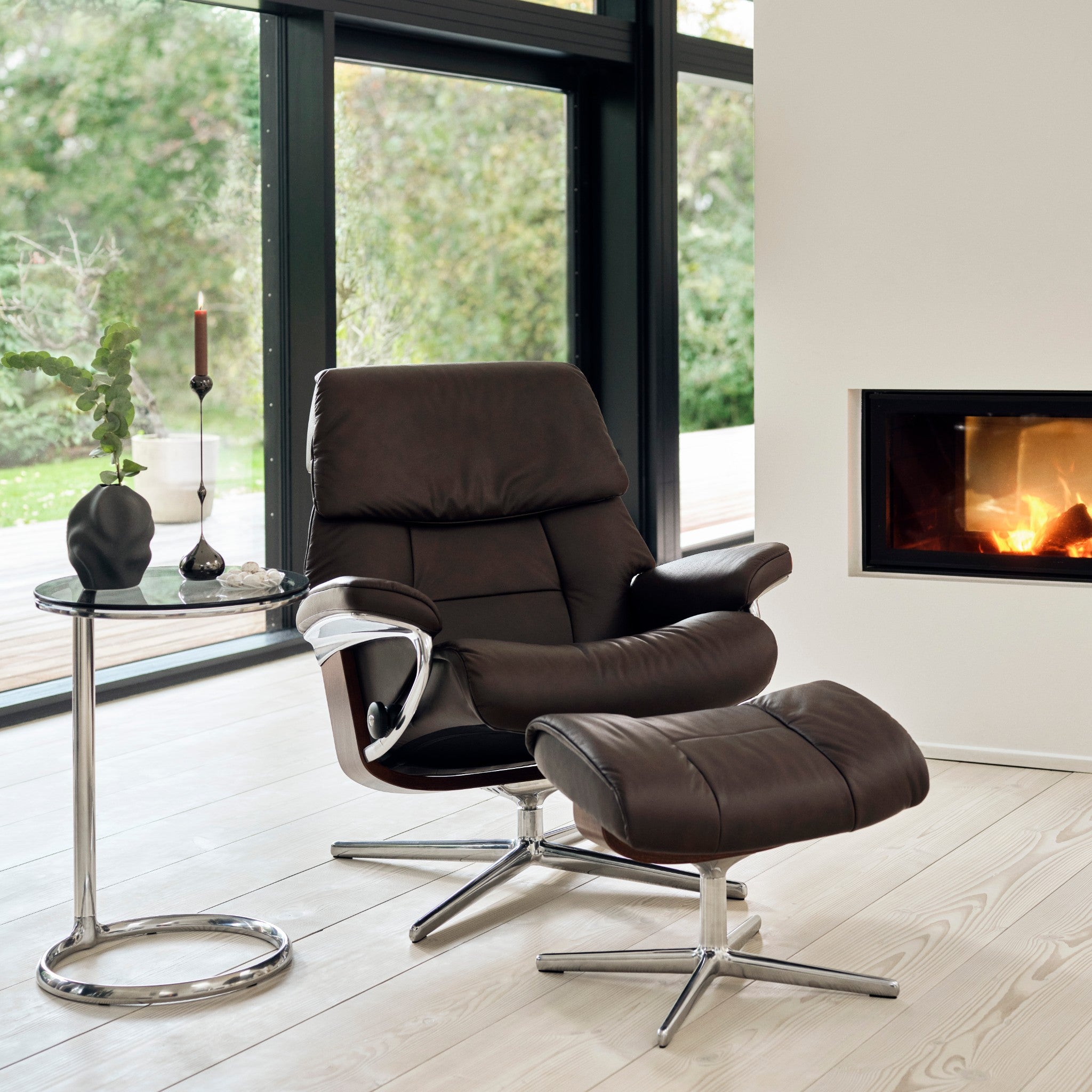 Stressless Ruby Cross lænestol med skammel i Paloma Chocolate med chrome stel