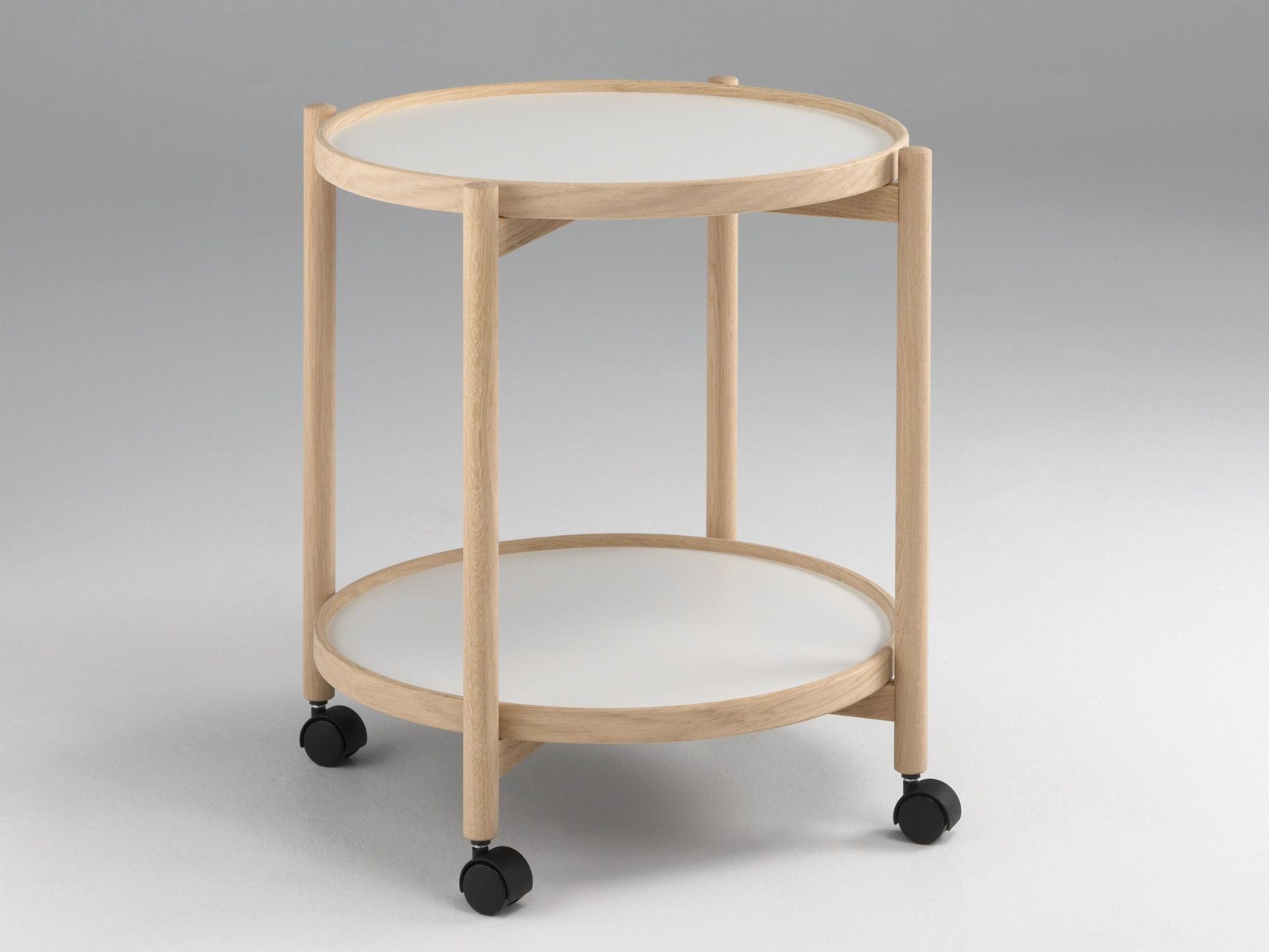James rundt bakkebord