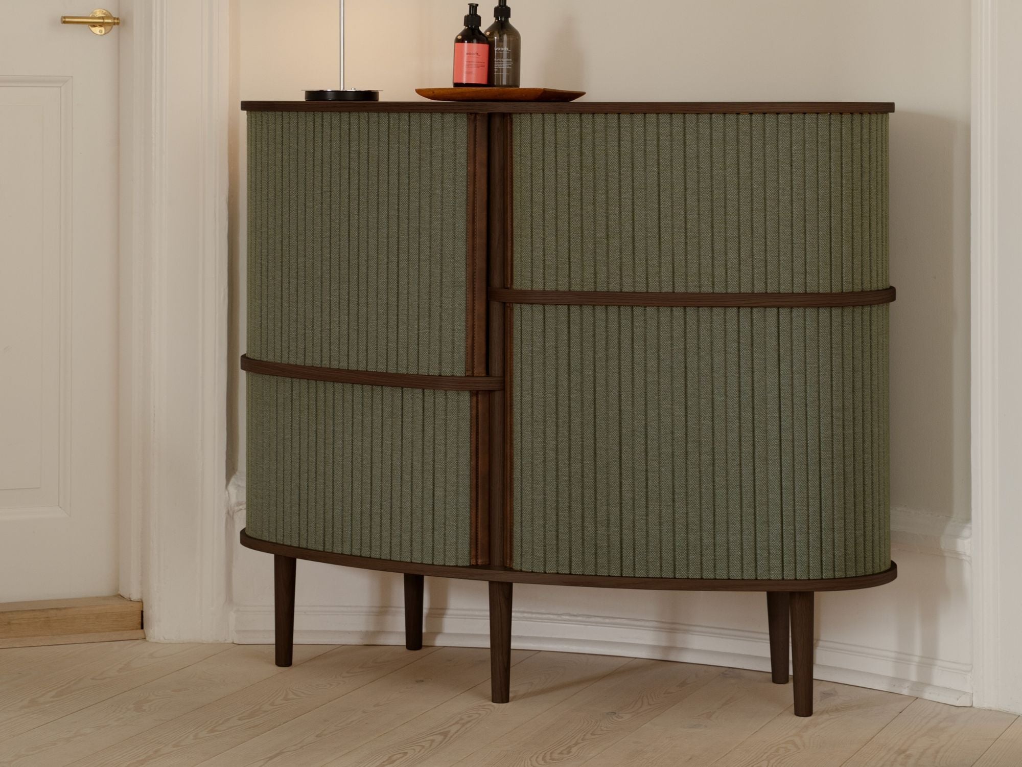 Audacious highboard