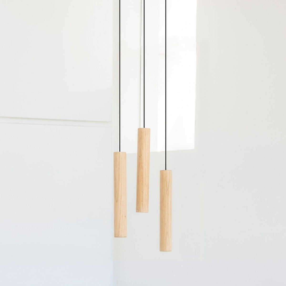 UMAGE Chimes Cluster 3 lampe i lakeret eg – miljøbillede