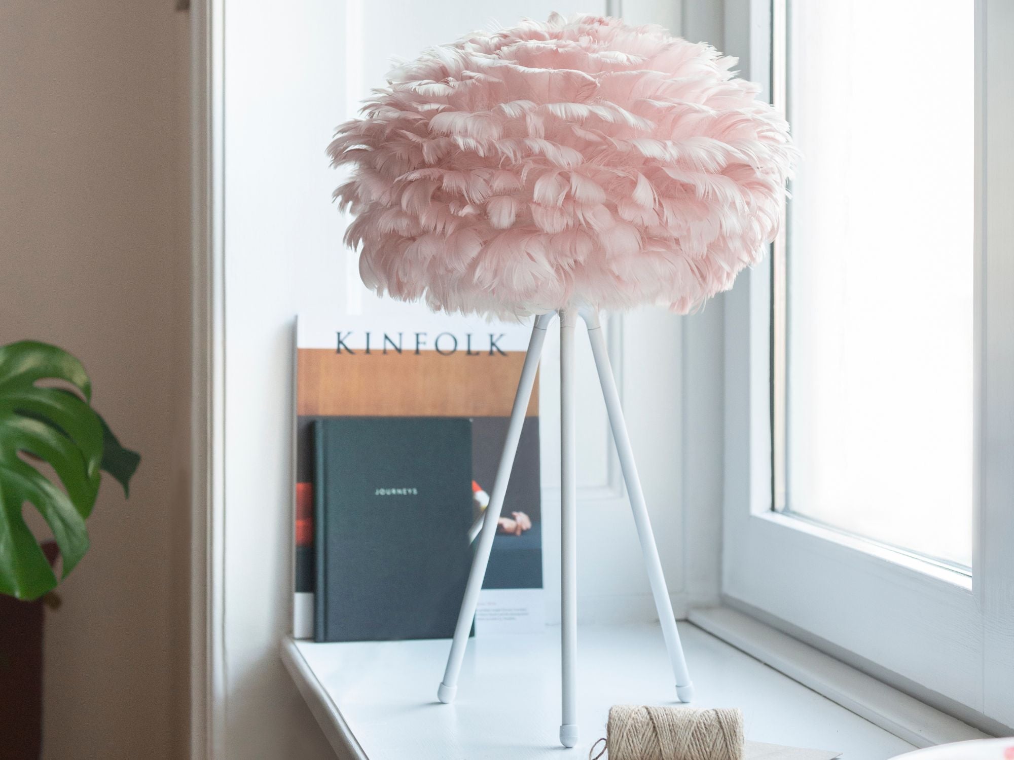 Eos Tripod table