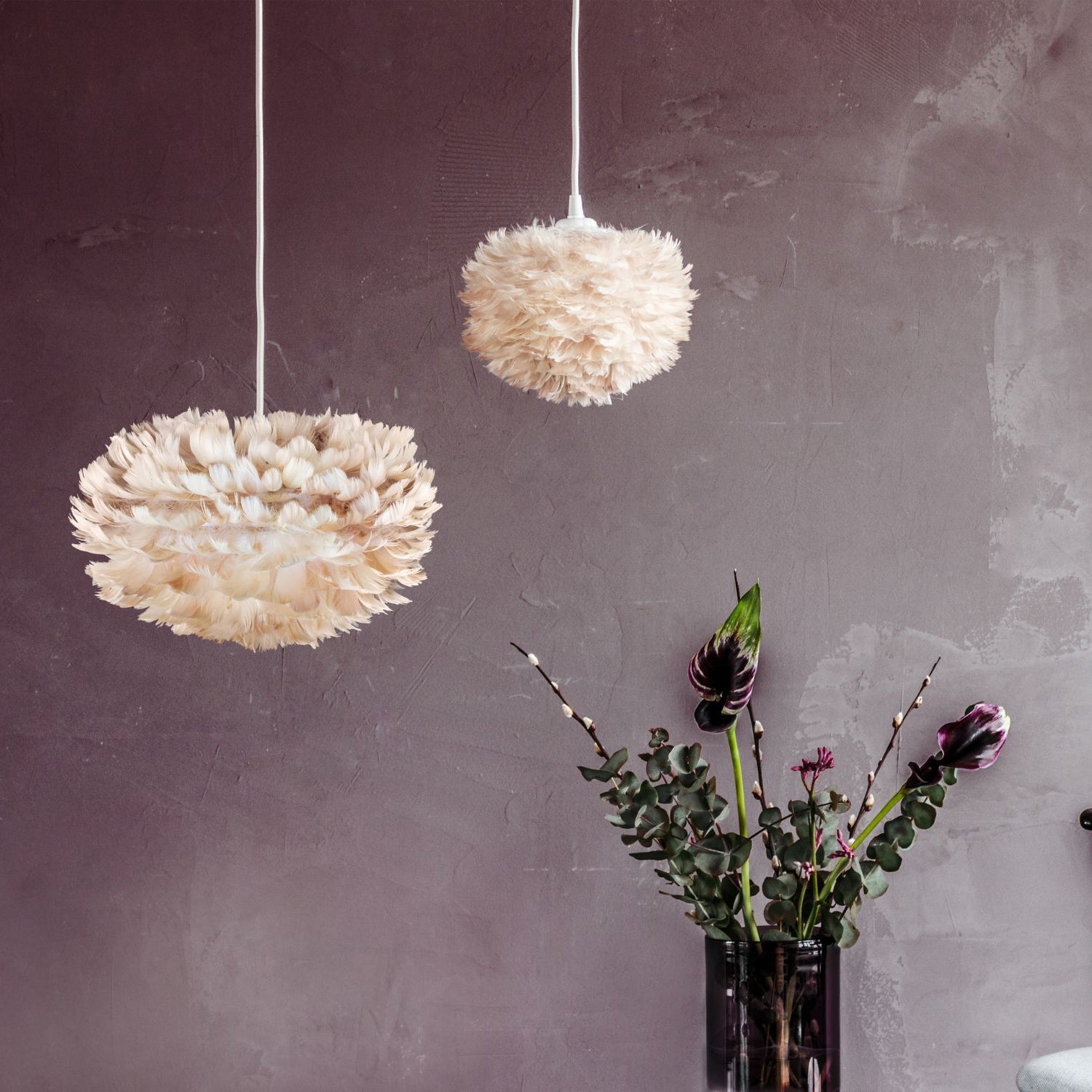 UMAGE Eos pendel i Light Brown, Mini med hvid ledning – miljøbillede