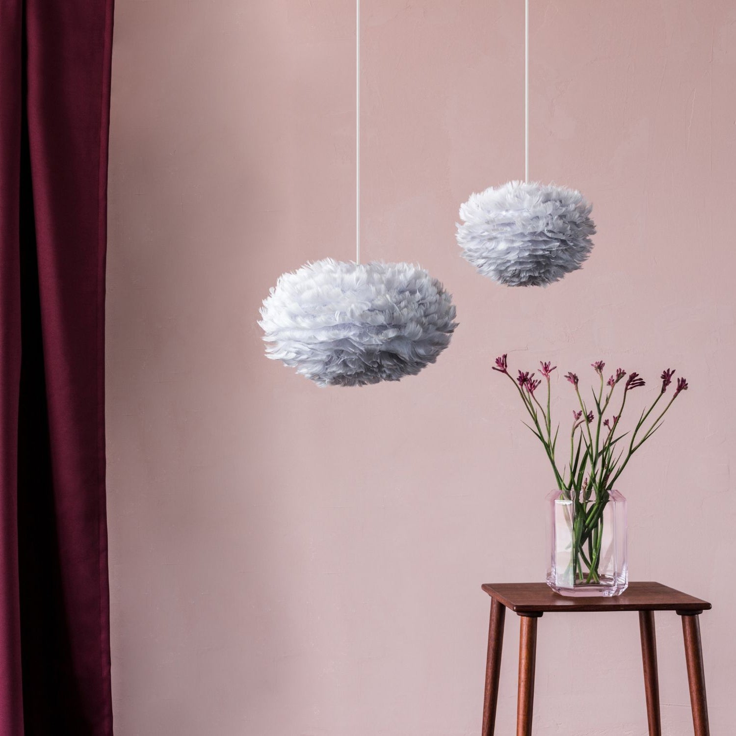 UMAGE Eos pendel i Light Grey, Mini med hvid ledning – miljøbillede