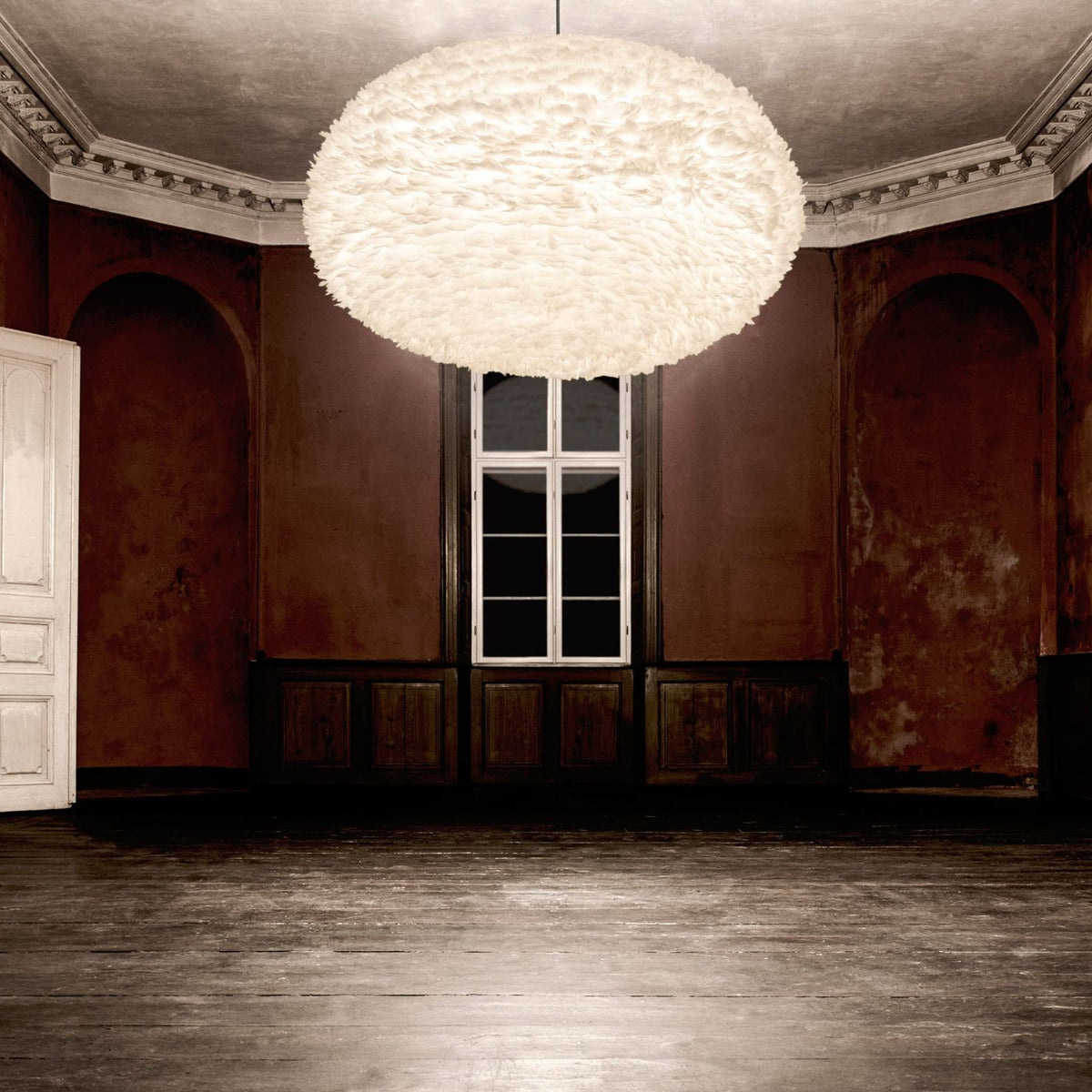 UMAGE Eos pendel i White, XX-Large med sort ledning – miljøbillede