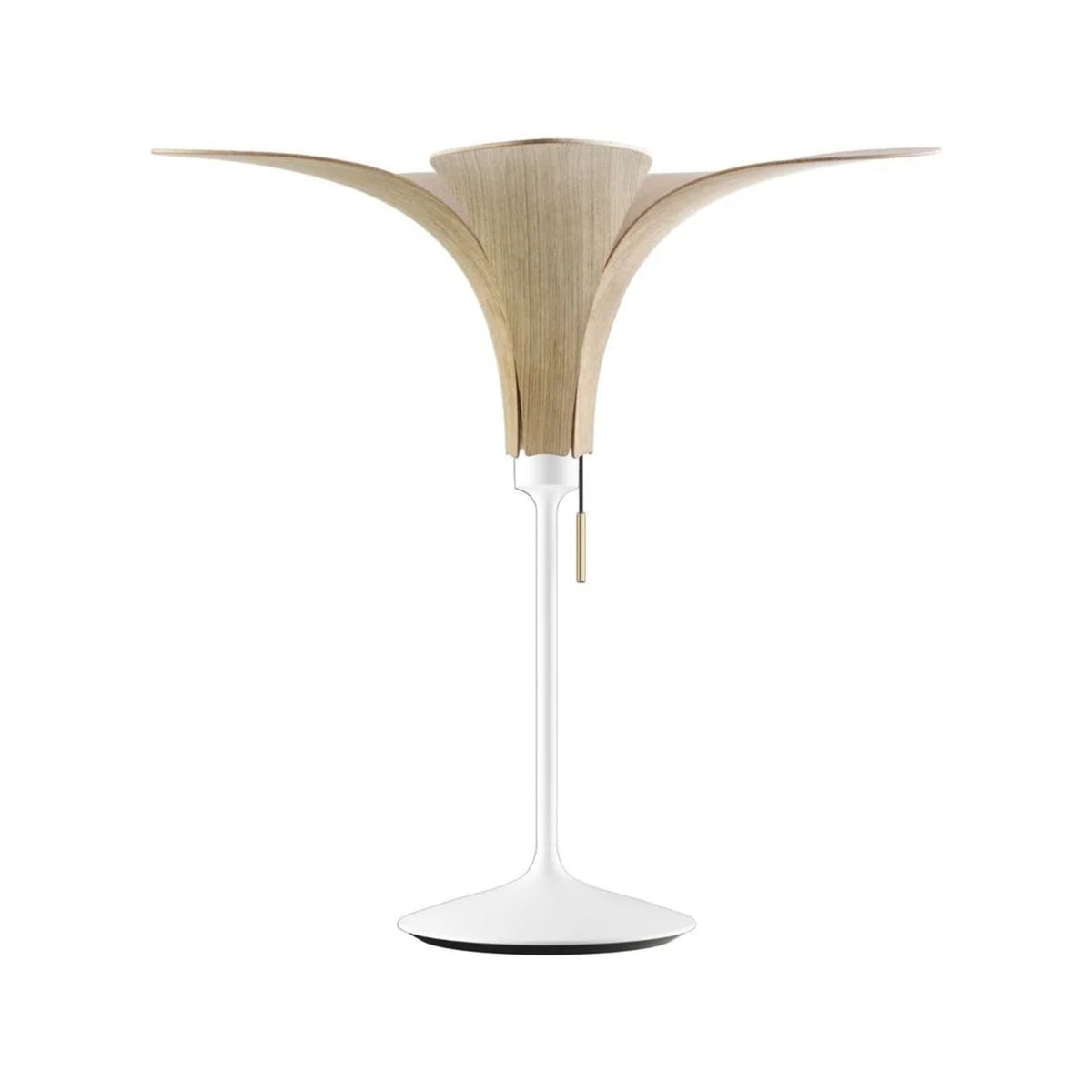 UMAGE Jazz bordlampe i lakeret eg med fod i hvid