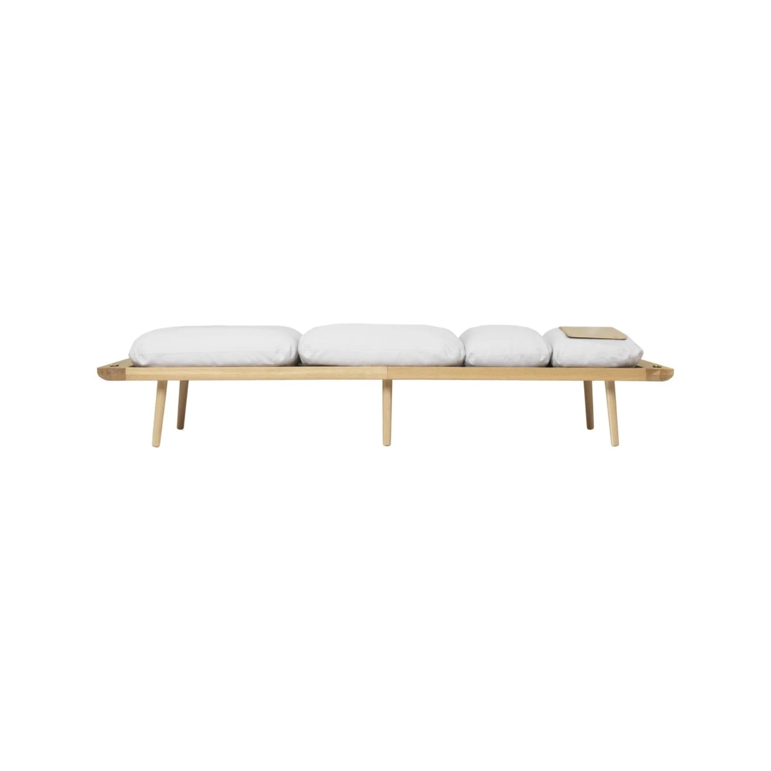 UMAGE Lounge Around daybed – Lakeret eg / Sterling