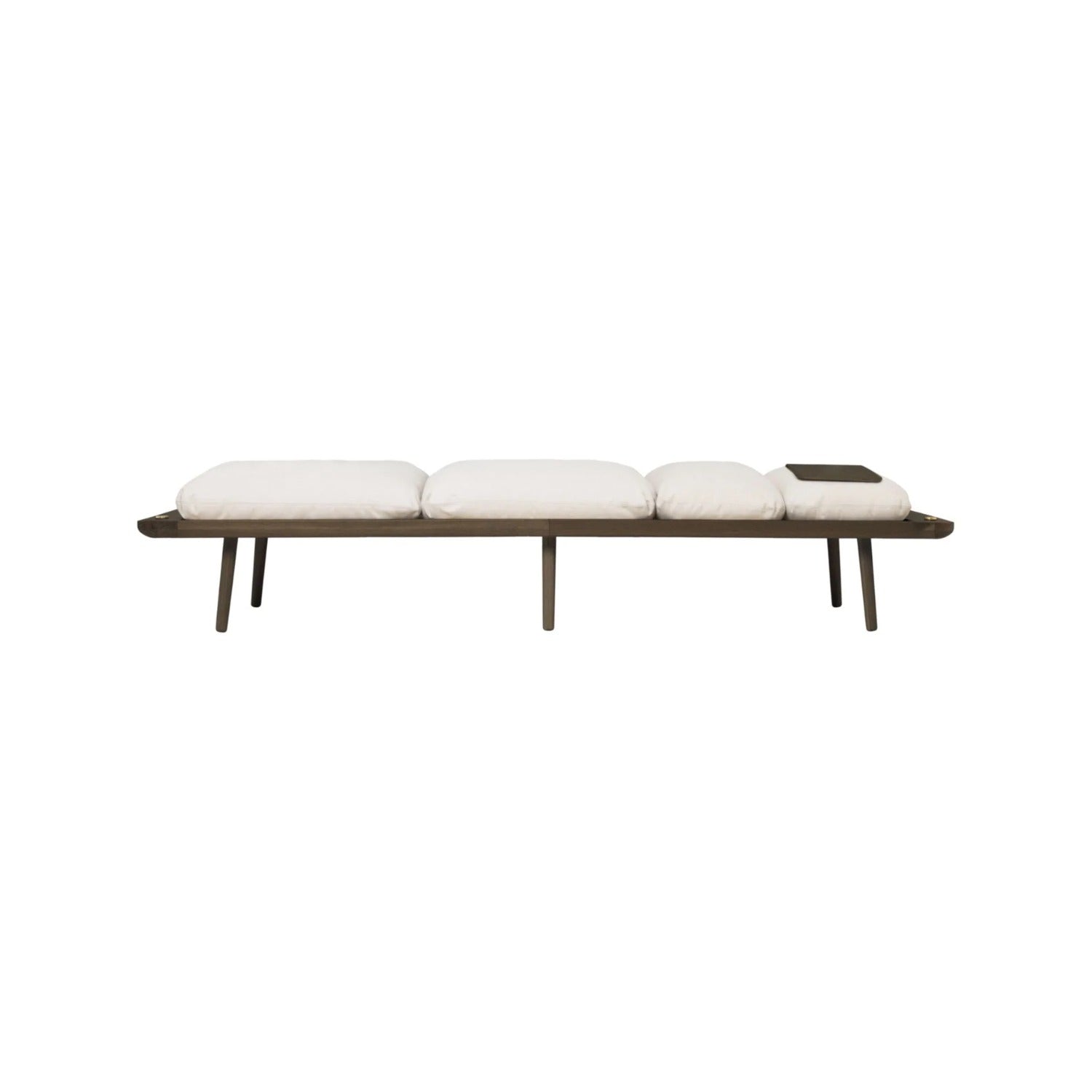 UMAGE Lounge Around daybed – Lakeret mørkbejdset eg / White Sands