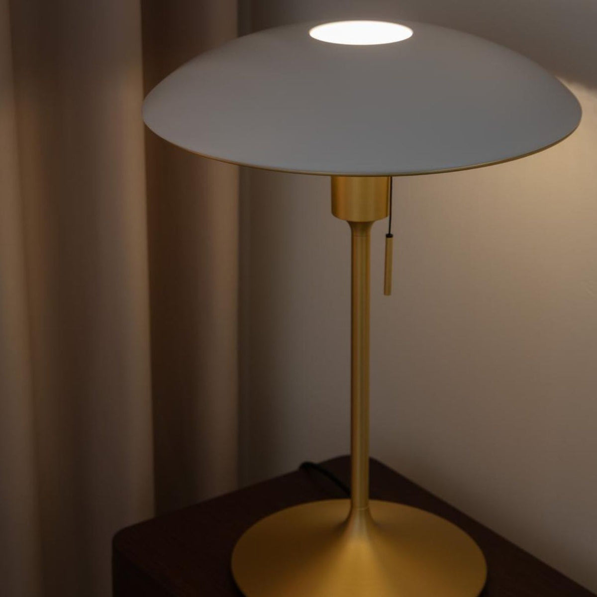 UMAGE Manta Ray bordlampe – miljøbillede