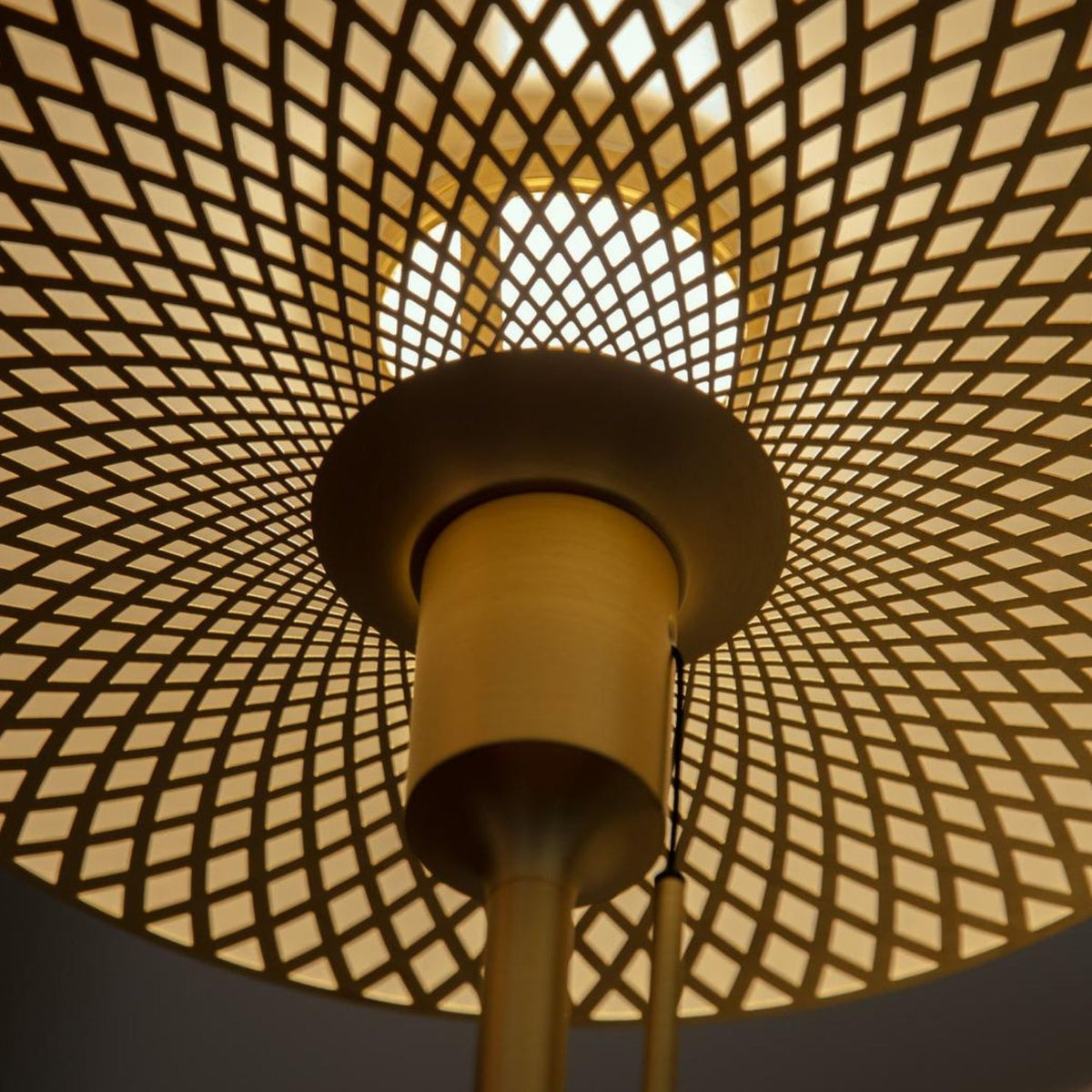 UMAGE Manta Ray bordlampe – miljøbillede