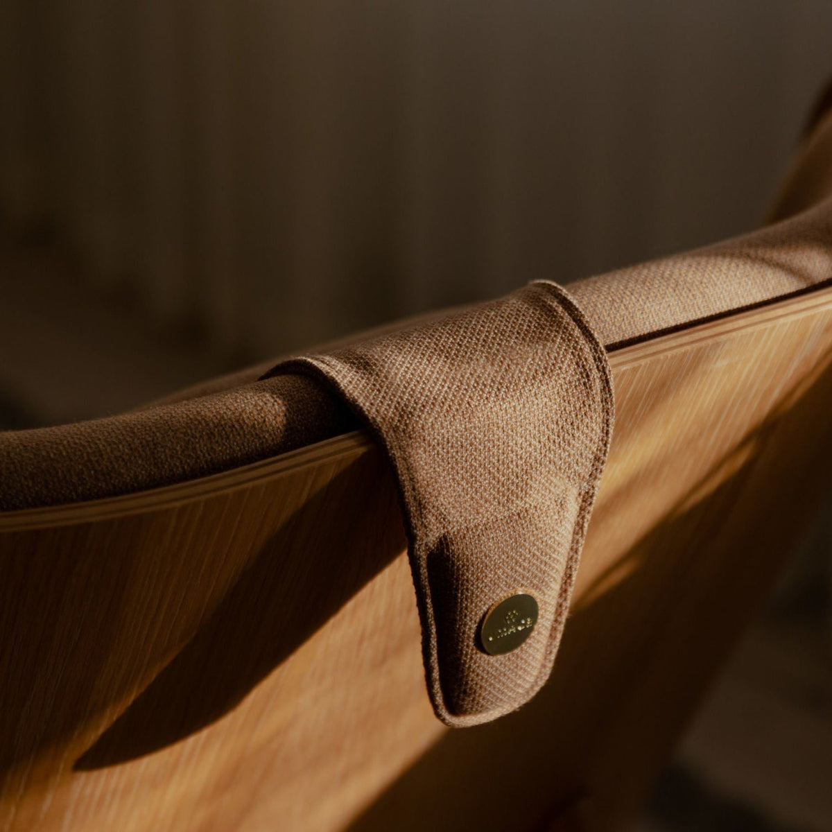 UMAGE Neck Rest – Sugar Brown – miljøbillede