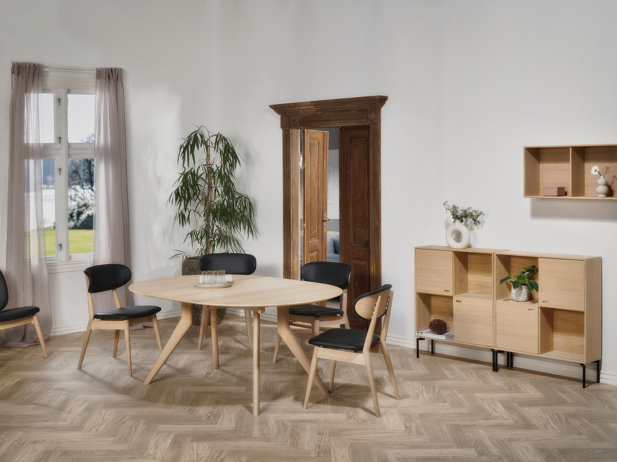 Corna rundt spisebord