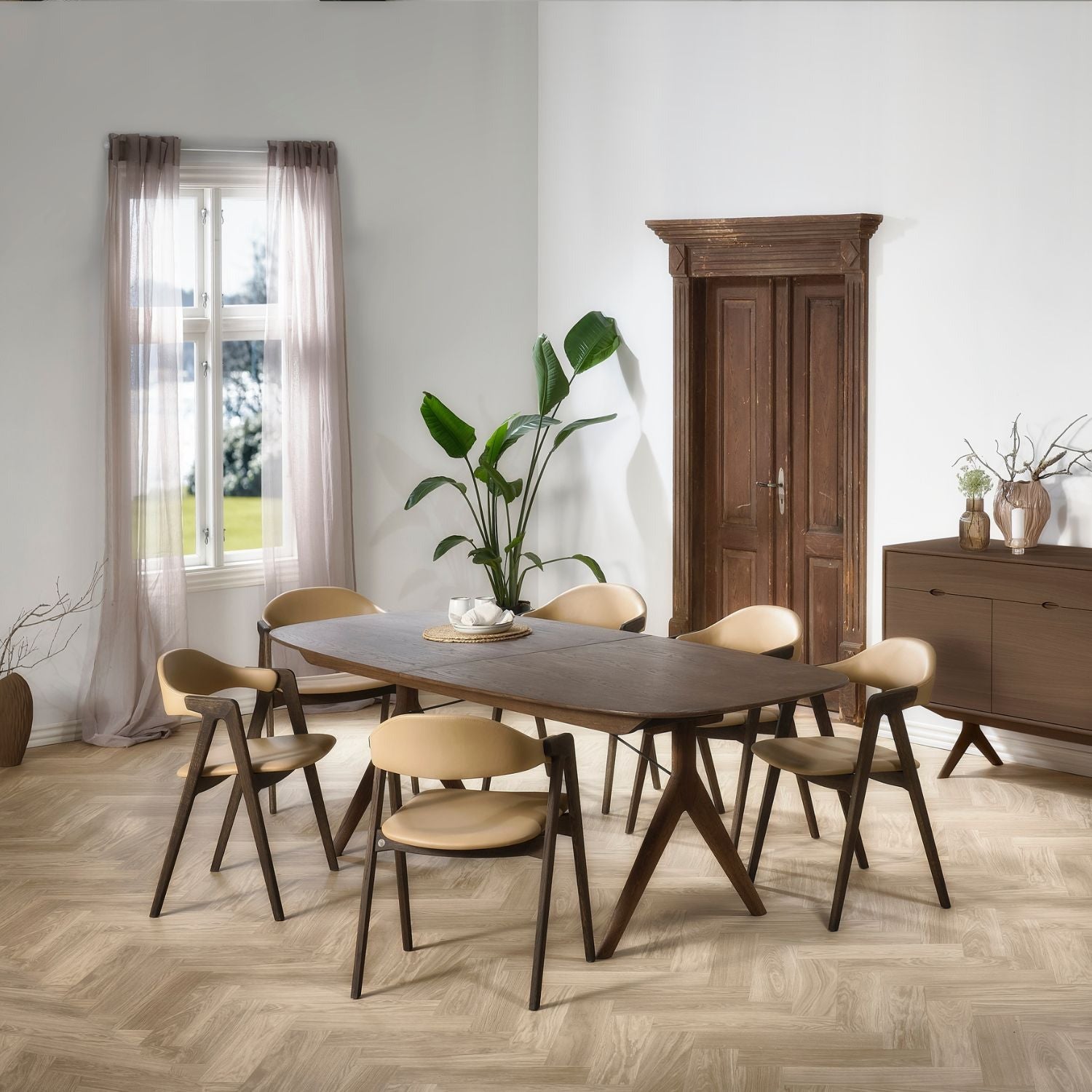 Corna ellipse spisebord