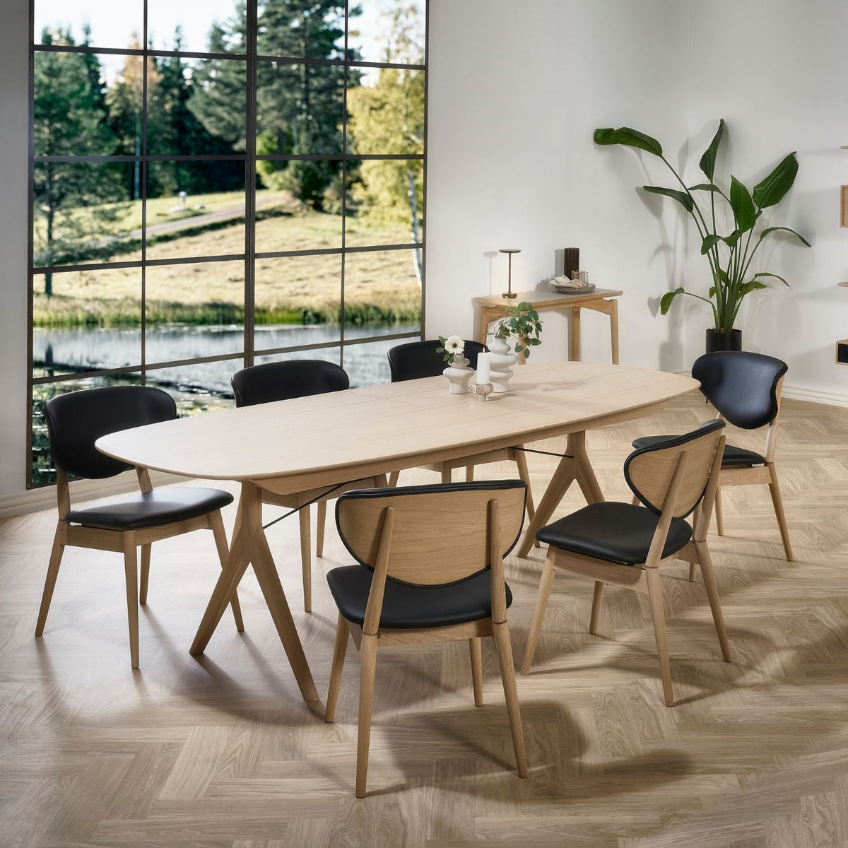 Corna ellipse spisebord