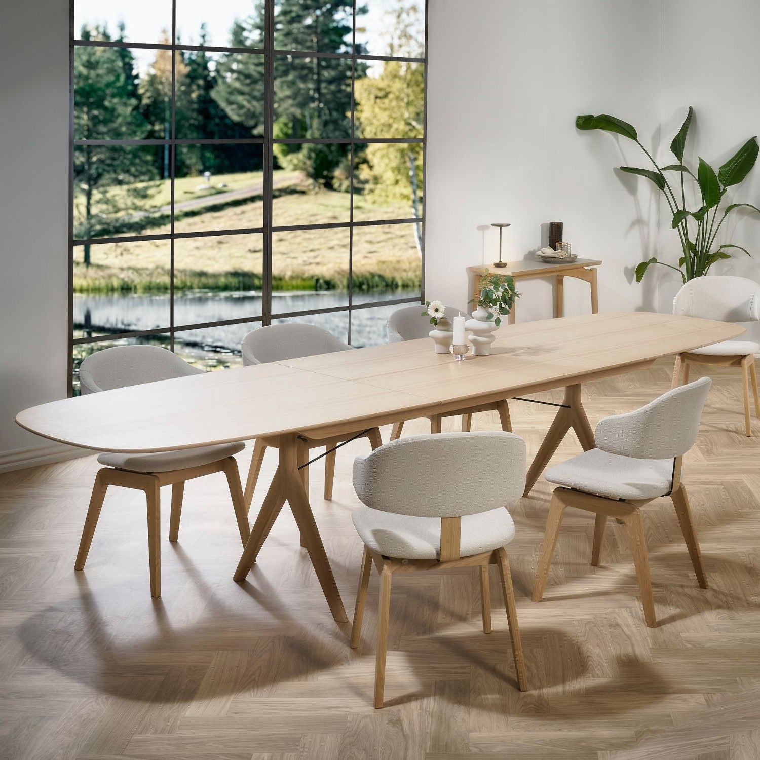 Corna ellipse spisebord