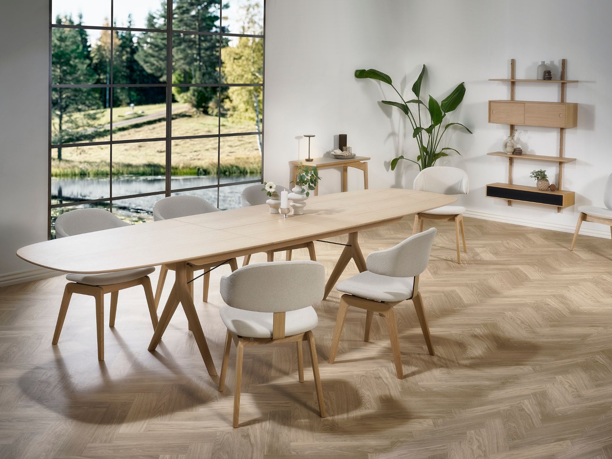 Corna ellipse spisebord