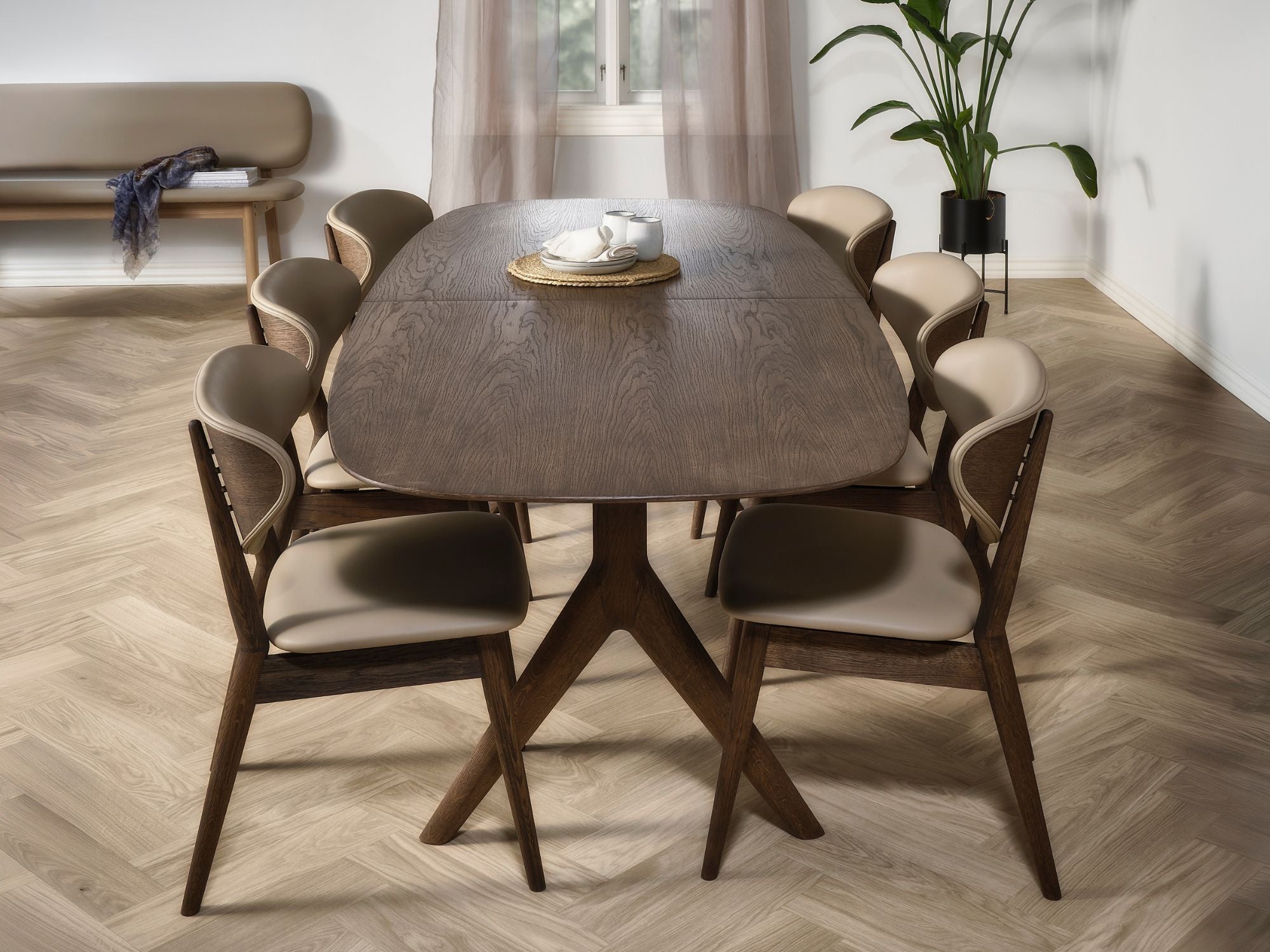 Corna ellipse spisebord
