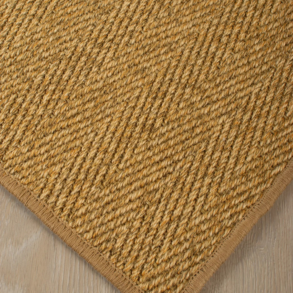 H.C. Tæpper Bolivia Herringbone tæppe i Natural Oak – miljøbillede