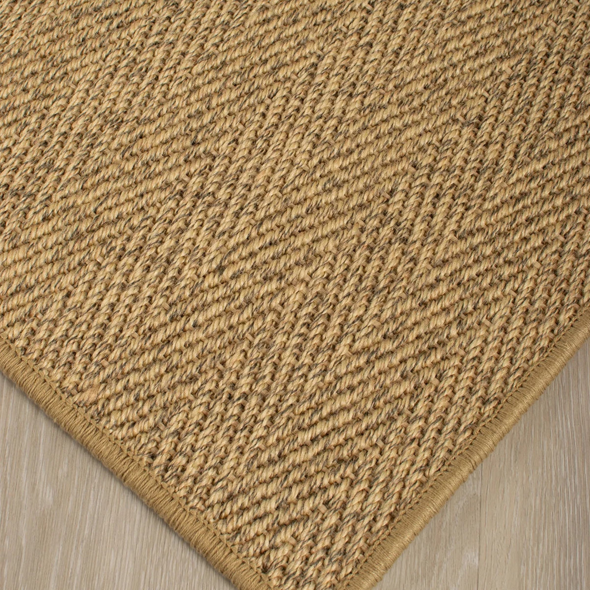 H.C. Tæpper Bolivia Herringbone tæppe i Light Oak – miljøbillede