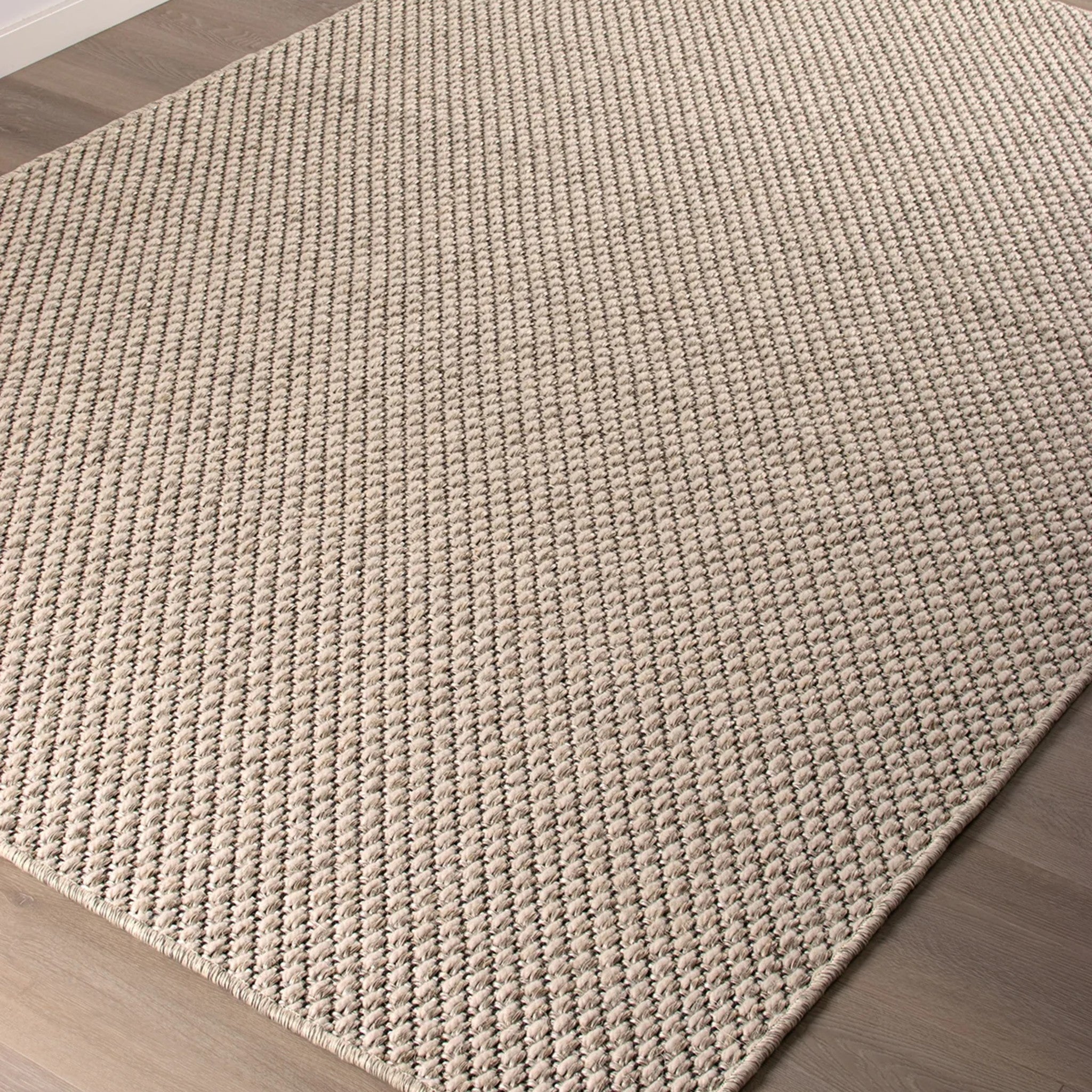 H.C. Tæpper Rivo tæppe i Marble White – miljøbillede