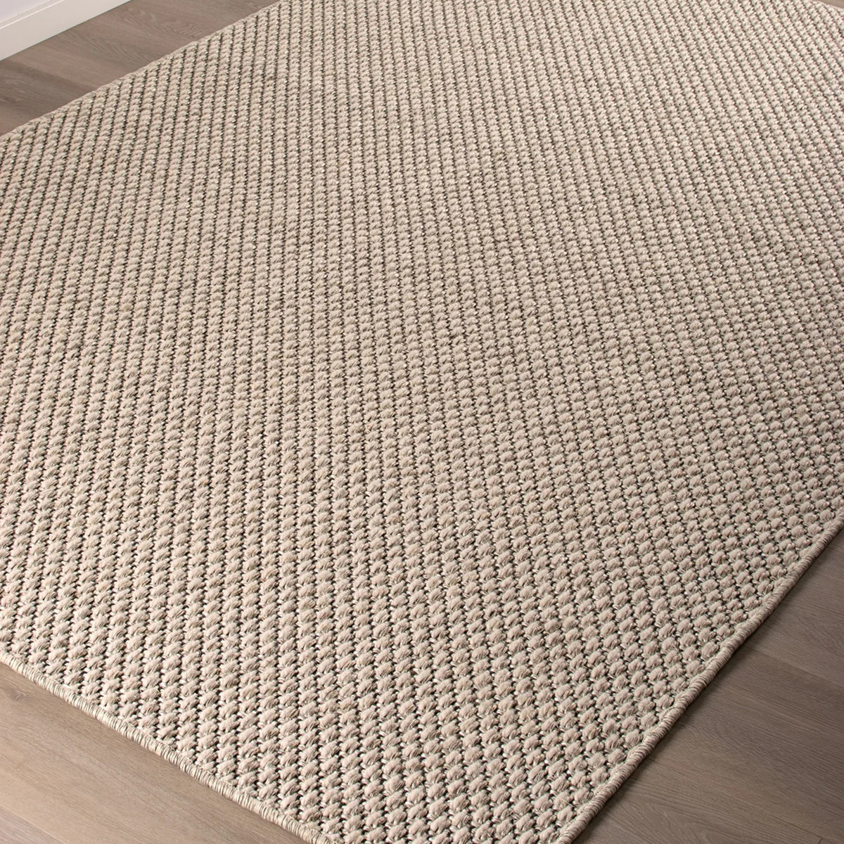 H.C. Tæpper Rivo tæppe i Marble White – miljøbillede