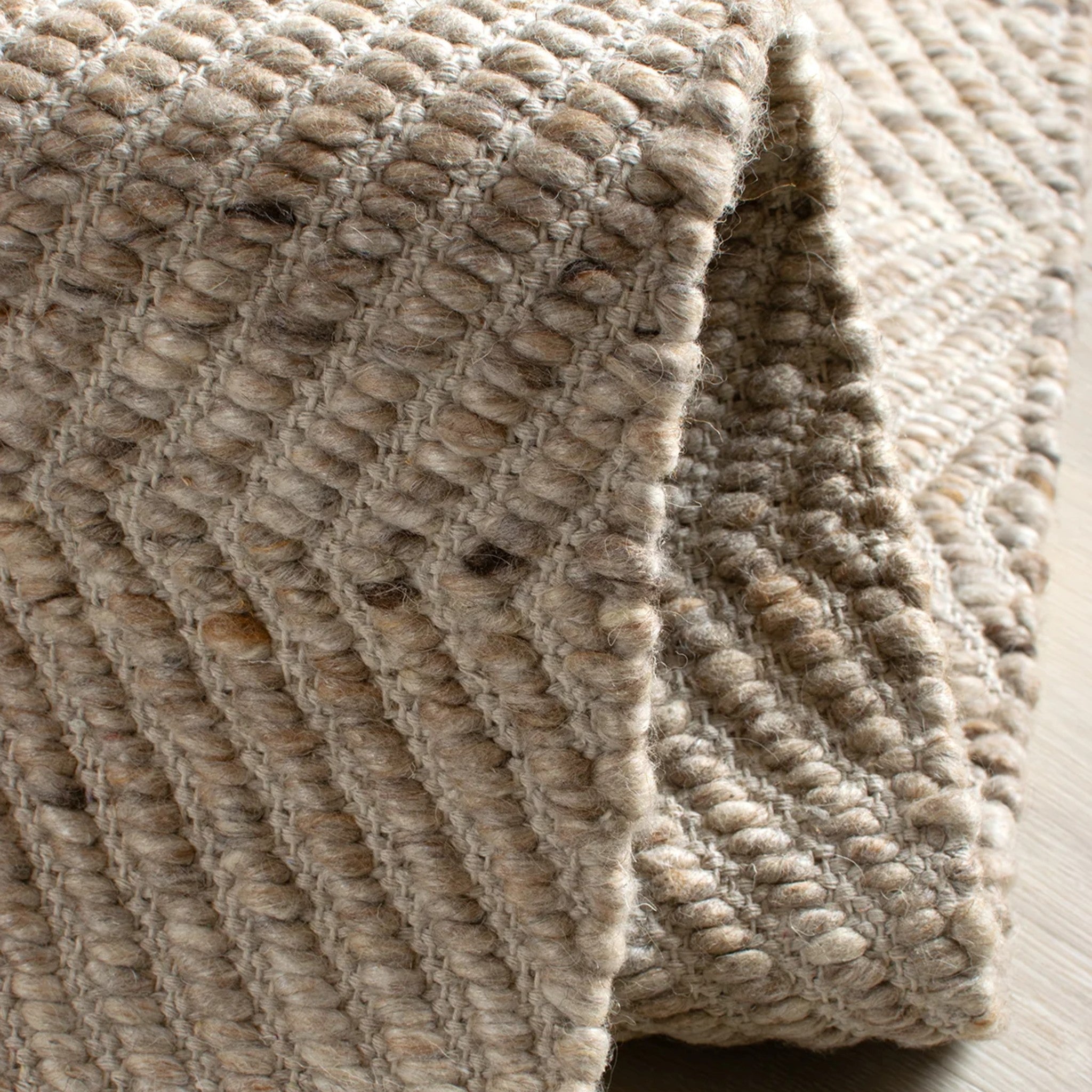H.C. Tæpper Ystad tæppe i Natural Beige Mix – miljøbillede