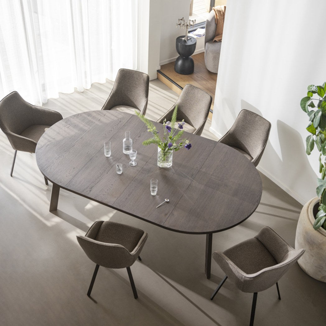 Rowico Glenside rundt spisebord med tillægsplade i brunolieret eg