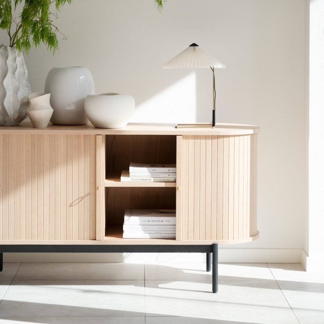Rowico Haddington skænk med åben skydelåge
