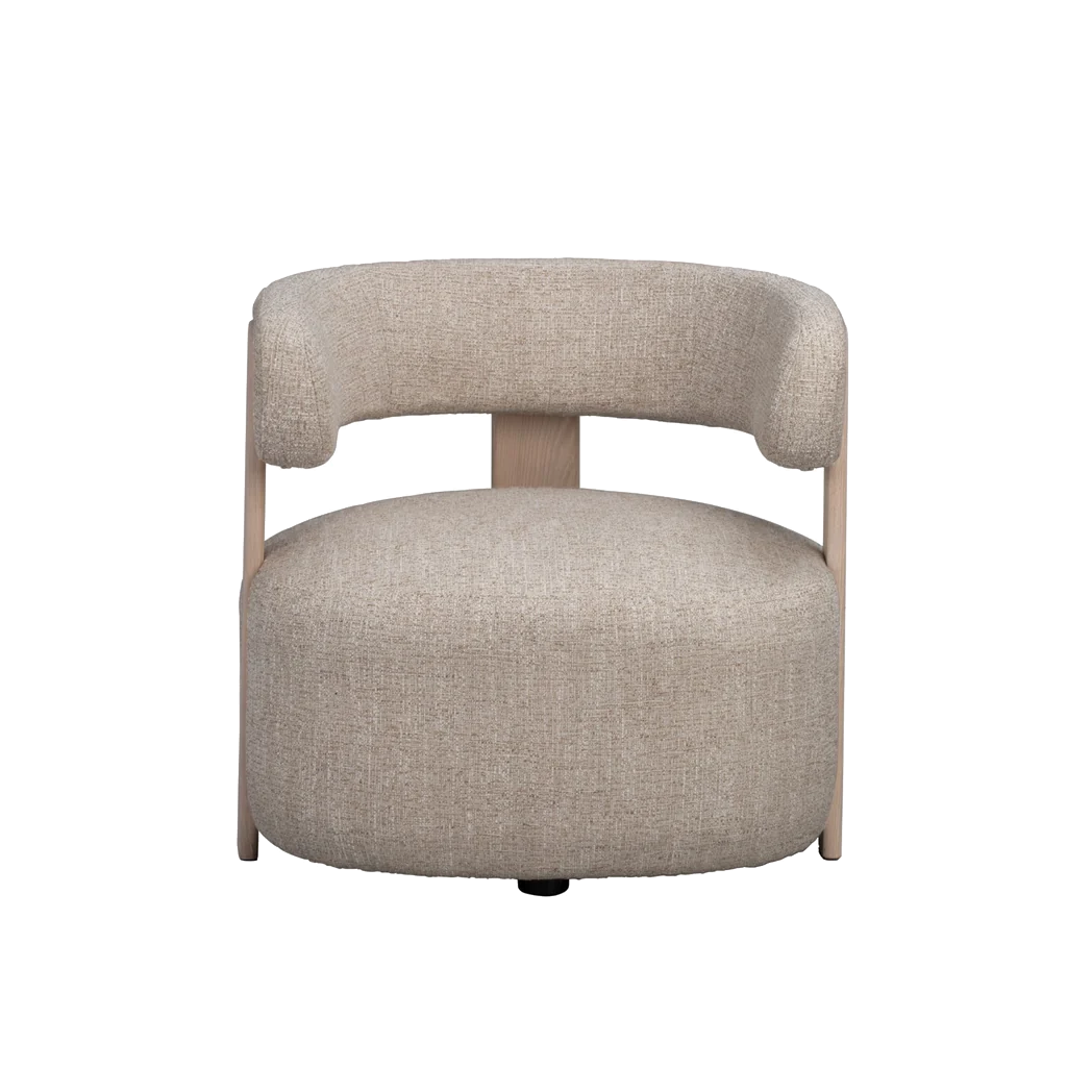 Rowico Jenison loungestol i lys beige stof og hvidpigmenteret eg