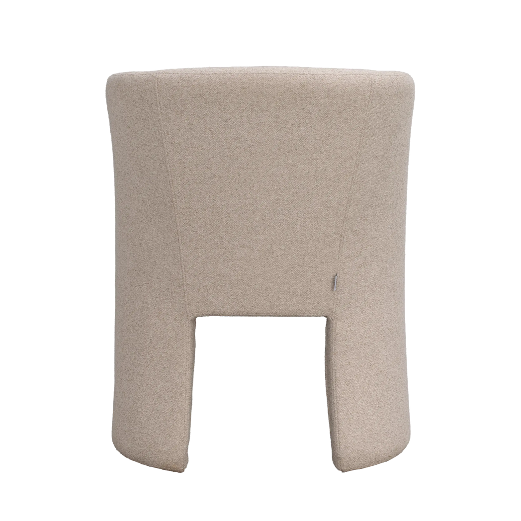 Rowico Jessup spisebordsstol i beige bouclé-look stof, set bagfra